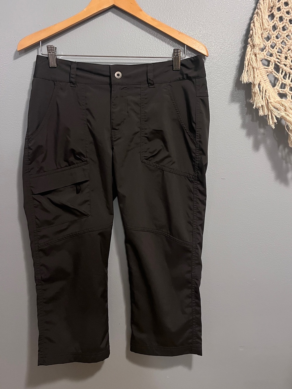 Columbia Omni-Shield Cropped Hiking Pants, Olive, Size 8